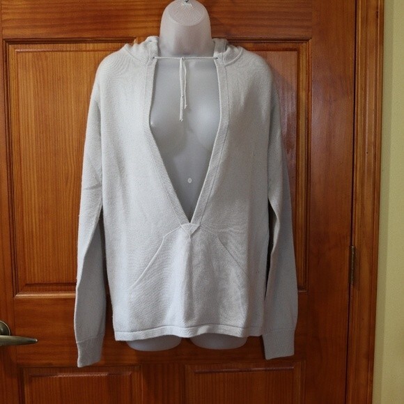 The Breed Gray Cashmere Deep V Sweater Hood Pockets Medium Luxury Layering Knit - Picture 2 of 12